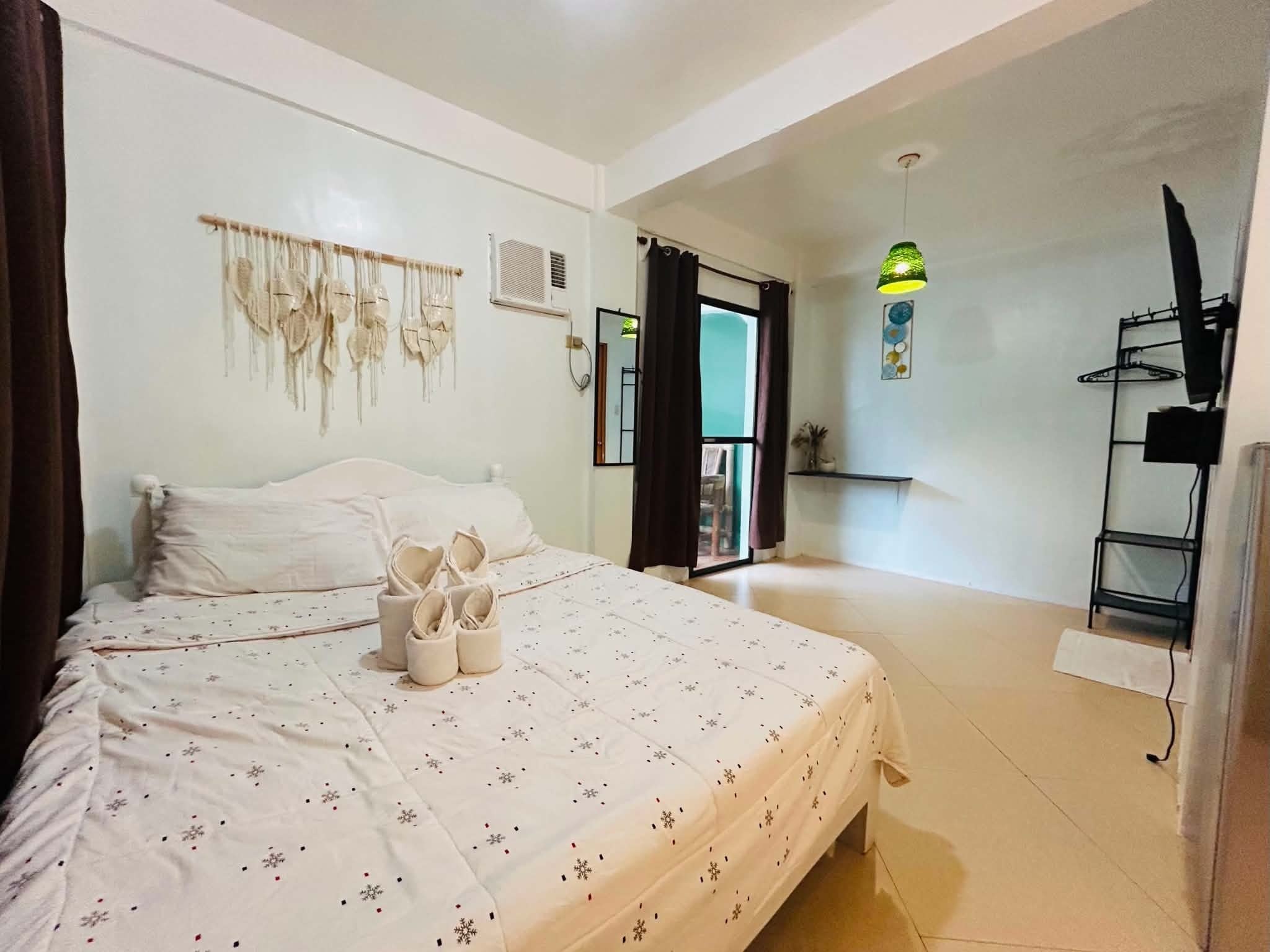 Bright, freshly built room with a cozy double bed